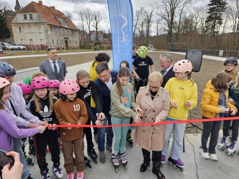 Na rolkach, wrotkach, hulajnogach czy rowerach. Głuszyca ma już rolkostradę - 3