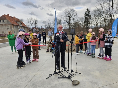 Na rolkach, wrotkach, hulajnogach czy rowerach. Głuszyca ma już rolkostradę - 4