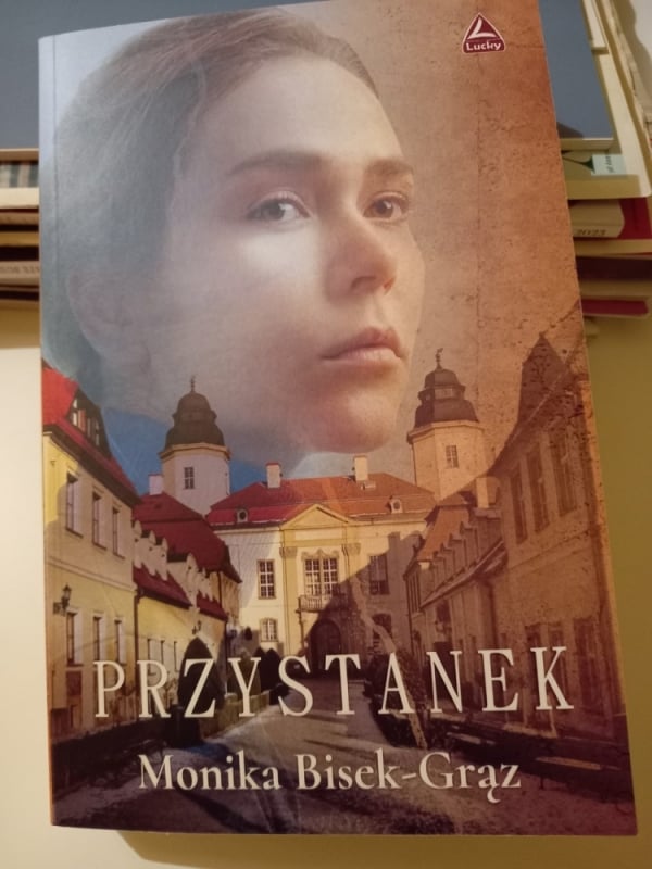 Na co dzień praca w ZUS-ie, po godzinach pisanie. Debiutancki "Przystanek" Moniki Bisek-Grąz z Wałbrzychem w tle - fot. B. Szeligowska