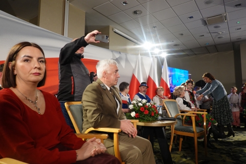 Marzena Machałek w Jeleniej Górze. Spotkanie z mieszkańcami i politykami na inaugurację kampanii - 2