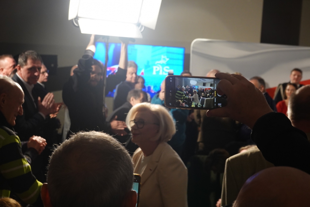 Marzena Machałek w Jeleniej Górze. Spotkanie z mieszkańcami i politykami na inaugurację kampanii – fot. P. Słowiński