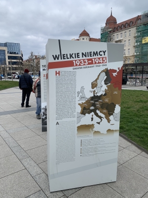 Opowiada o ciemnych kartach niemieckiej gospodarki. Wystawa IPN-u trafiła do Wrocławia - 0