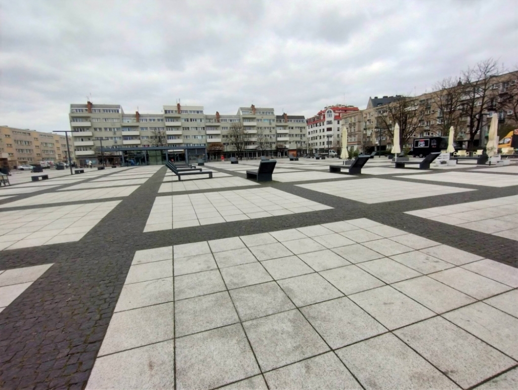 Co z obiecywaną zielenią na wrocławskim placu Nowy Targ? - fot. Jakub Ciołko