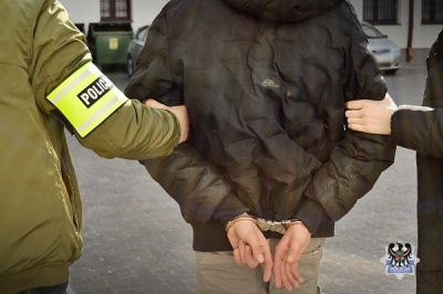 Oszukał seniorkę i okradł ją z oszczędności. Został zatrzymany