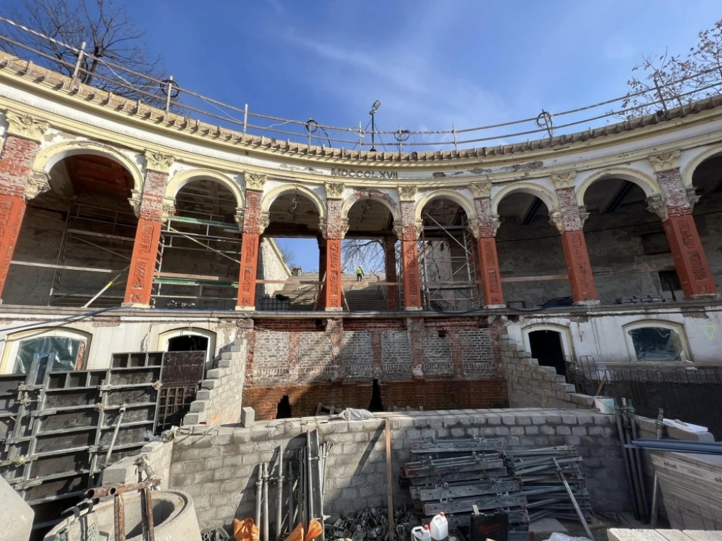 Remont Wzgórza Partyzantów na półmetku. To tu będą restauracje, kawiarnia i fontanna - fot. Jakub Ciołko