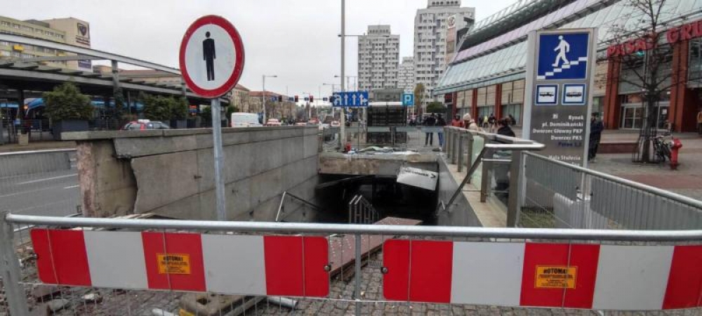 Wrocław: Piesi odzyskają wkrótce przejście podziemne przy rondzie Reagana - fot. Zdium
