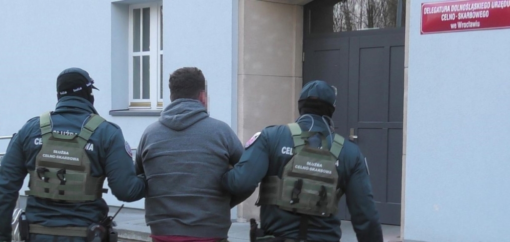 Wrocław: KAS rozbiła grupę oszustów podatkowych [FILM] - fot. KAS