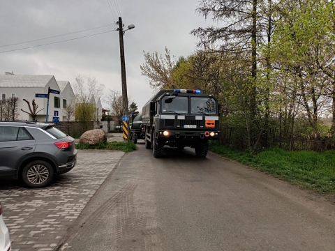 Saperska akcja we Wrocławiu. Pracownik budowy miał samemu przenieść pocisk  - 4