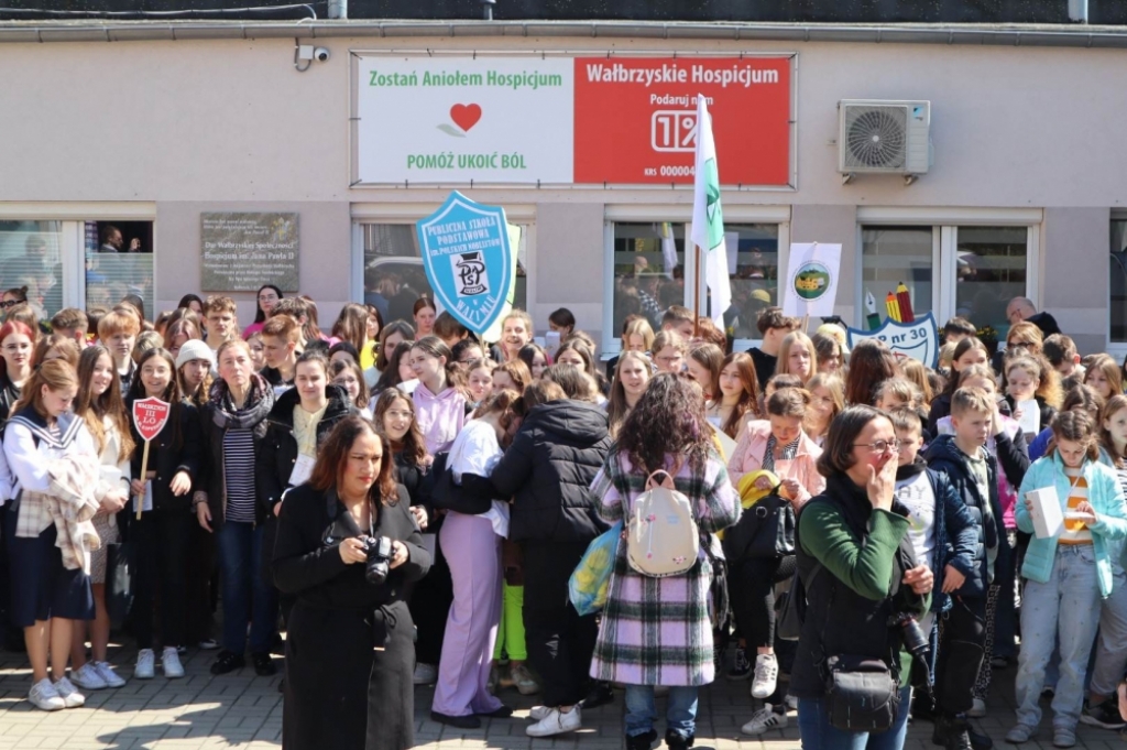 Ruszyła zbiórka datków dla podopiecznych wałbrzyskiego hospicjum - fot. Bartosz Szarafin