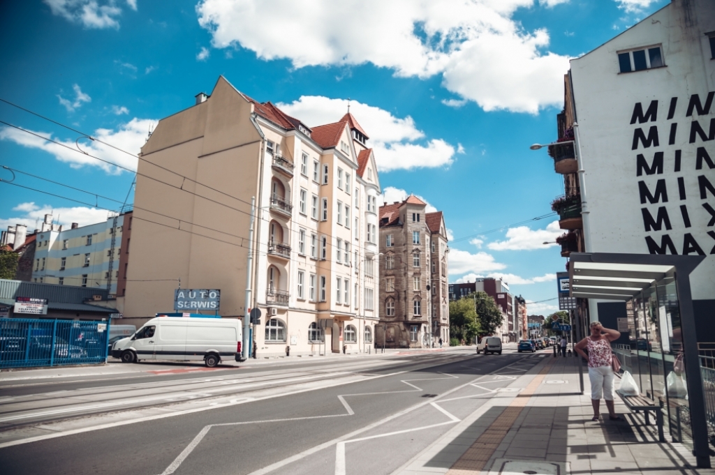 Przystanki MPK bez centymetra cienia. Według aktywistów, to problem - fot. ilustracyjna / Radio Wrocław