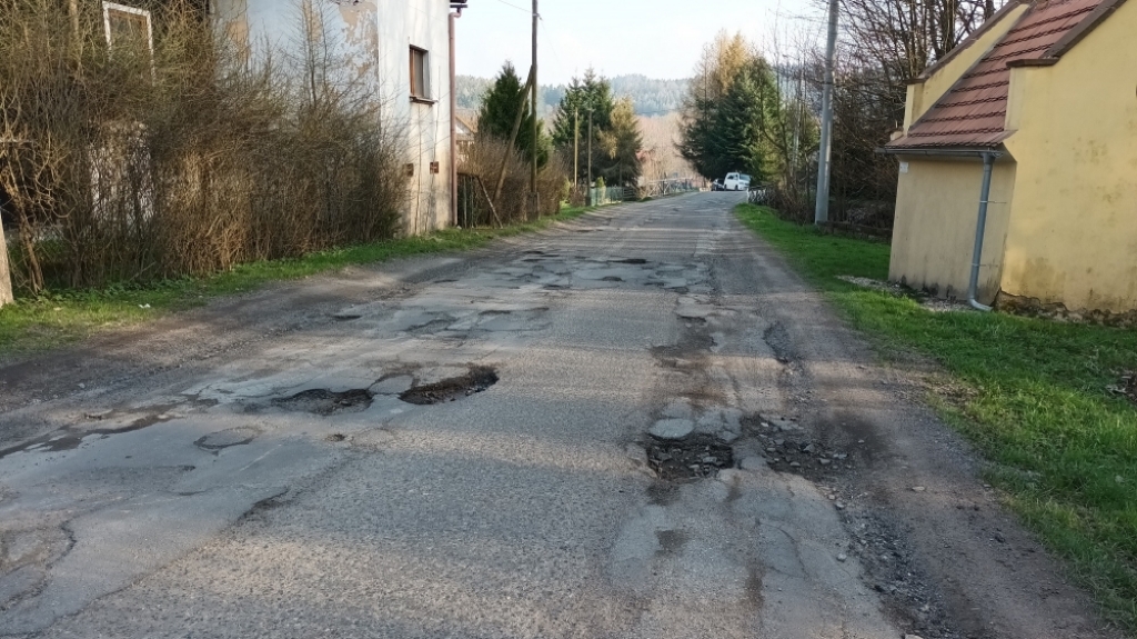 Nowa Ruda: Mieszkańcy domagają się remontu dróg - fot. Jarosław Wrona