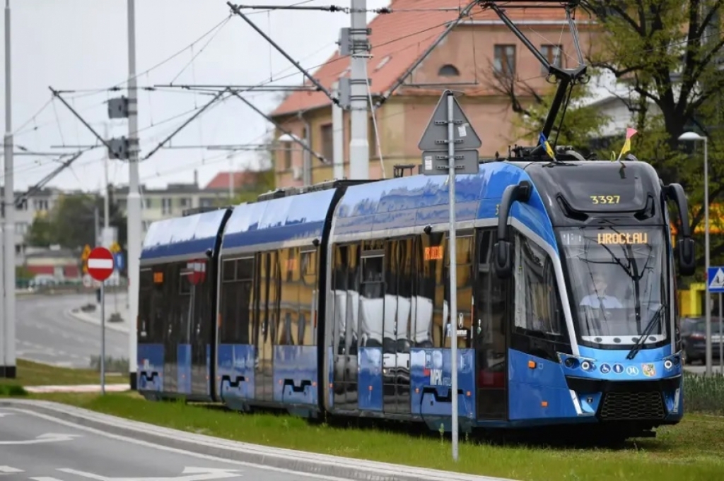 Pomkną po szynach... tramwaje na Popowice - Fot: UM Wrocław