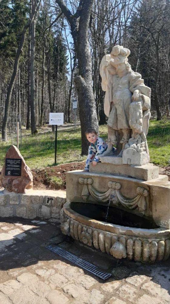 Dla zabawy pozbawili go głowy. Dziś Florian znów w całości - .