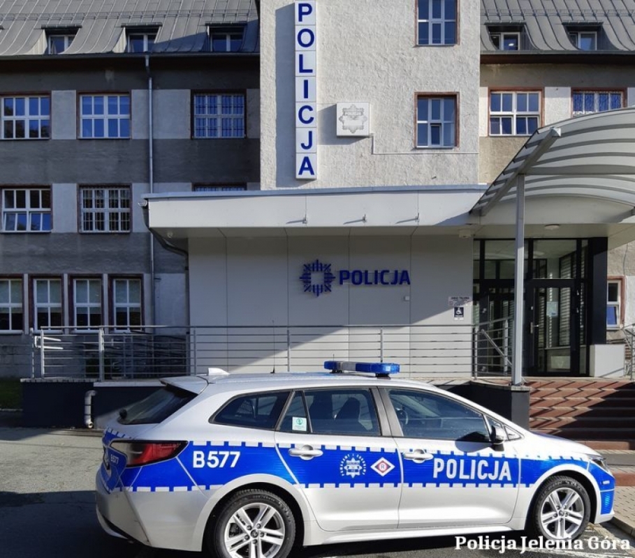 5-latek pod opieką pijanej babci. Był głodny, więc sam poszedł do sklepu - fot. Policja