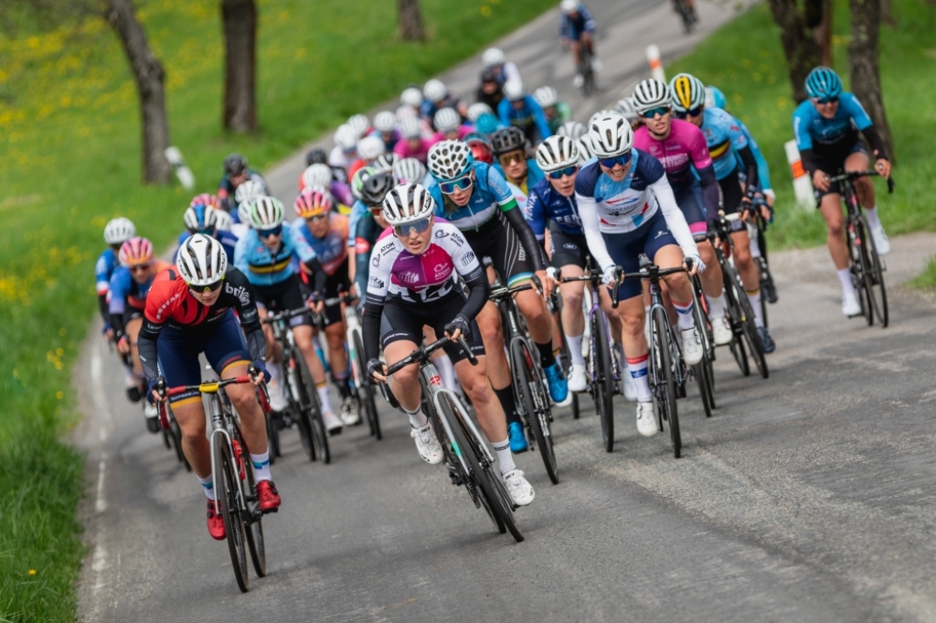 Marta Lach pozostaje liderką Wyścigu Dookoła Bretanii - fot. Josef Vaishar|Cycling Photograpy. 