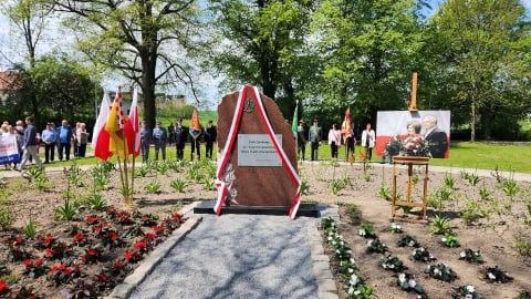 W Niemczy otwarto skwer pamięci Marii i Lecha Kaczyńskich - 2
