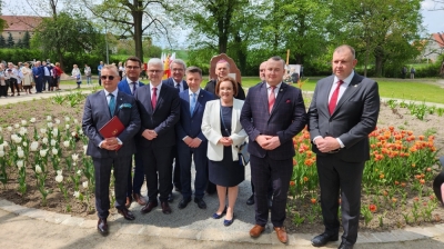 W Niemczy otwarto skwer pamięci Marii i Lecha Kaczyńskich