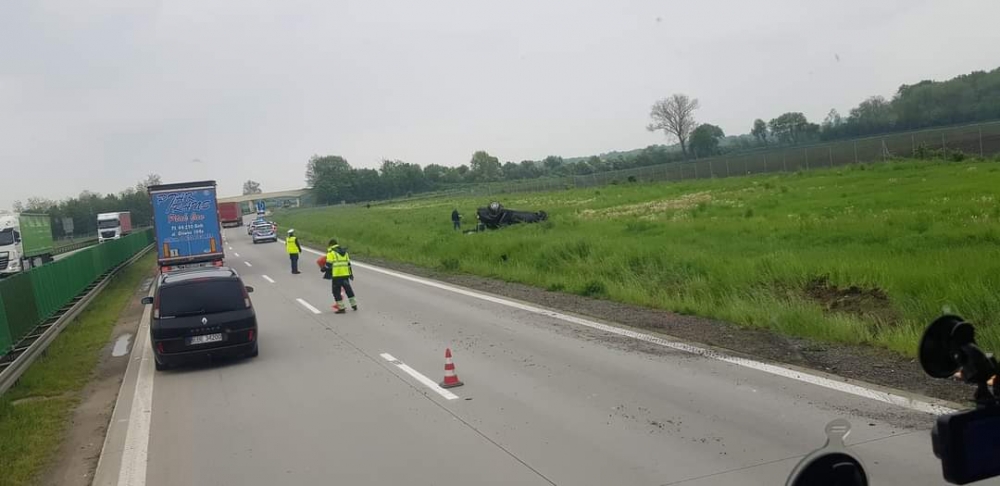 Dachowanie samochodu na A4 - fot. użyczone