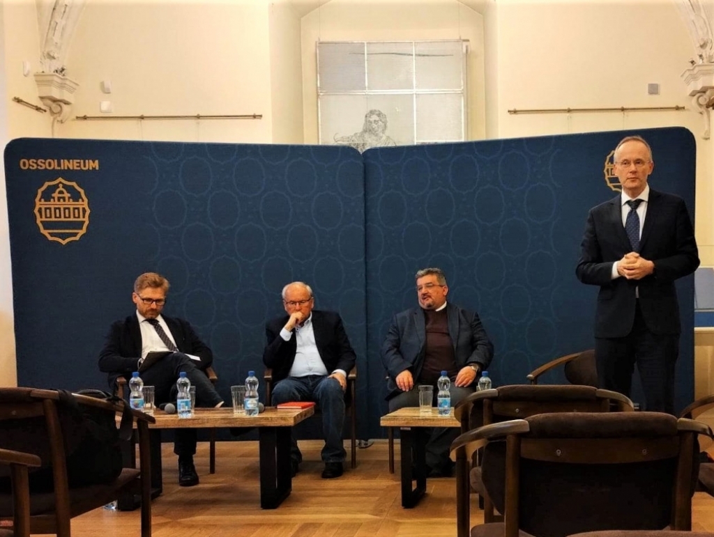 Dokumenty KGB potwierdzają obawy komunistów przed działalnością Jana Pawła II - fot. Jakub Ciołko
