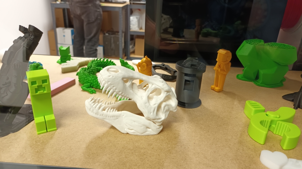 Młotek i drukarka 3D. Takie rzeczy w Pracowni Aktywnego Korzystania z Technologii - fot. Beata Makowska