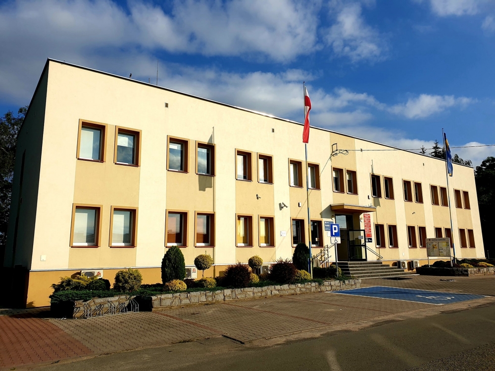 "Tu mieszkam, tu płacę podatki". Gmina Czernica nagrodami zachęca do zameldowania się - fot. UG Czernica