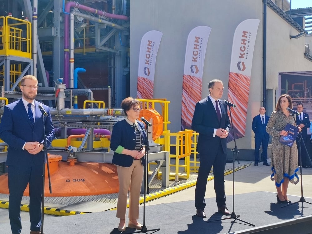 Marszałek Witek: Huta bezpieczna, nowoczesna, wykorzystująca najnowocześniejsze technologie - fot. RW