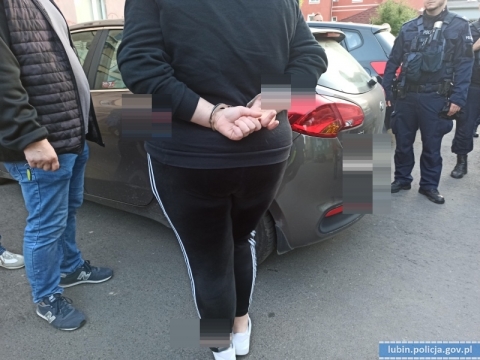 Policja rozbiła grupę zbrojną zajmującą się handlem narkotykami; siedem osób aresztowanych - 11