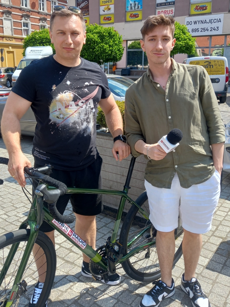 Kolejny rower od Radia Wrocław już w rękach zwycięzcy - fot. RW