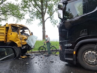 Wypadek ciężarówek na DK46