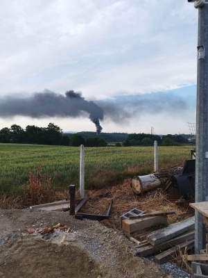 Pożar w zakładzie chemicznym w Żarowie [ZDJĘCIA] - 1