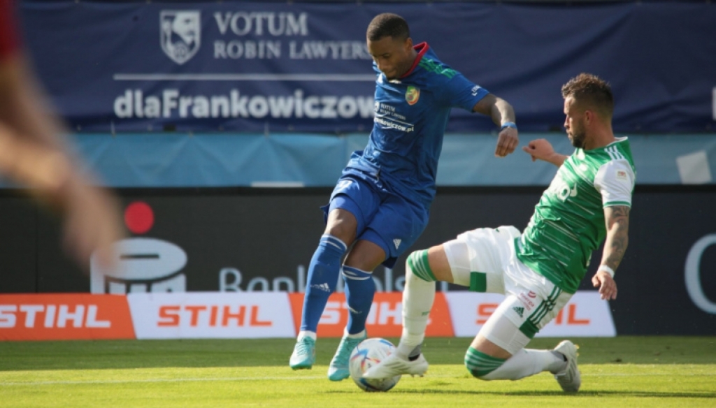 Narsingh zagra na Cyprze - fot. miedzlegnica.eu
