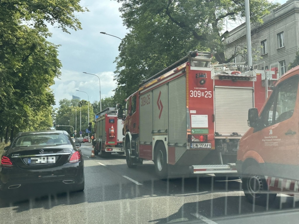 Ćwiczenia strażaków. Utrudnienia na Powstańców Śląskich - fot. RW