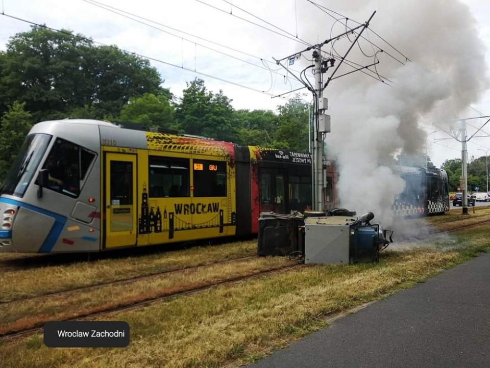 Wrocław: tramwaj zderzył się z... kosiarką - fot. FB Wrocław Zachodni