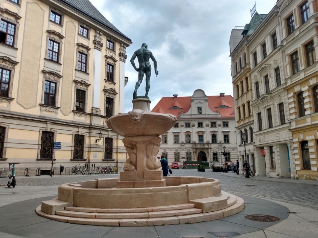 Wrocławski Szermierz gotowy do pojedynku z upałami - fot. Jakub Ciołko
