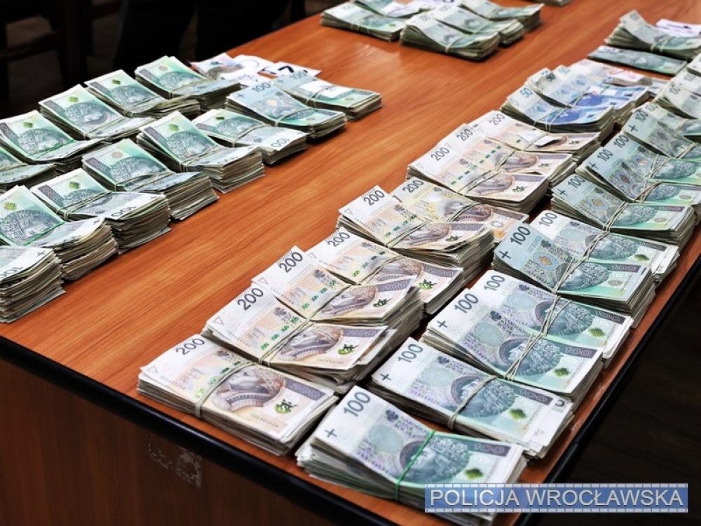 Policja zatrzymała sprawców napadu na konwojenta. Ukradli ponad 700 tys. zł - fot. KMP we Wrocławiu