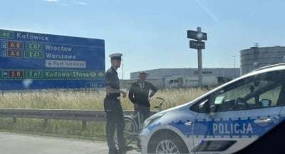 Nietypowa interwencja na A4. Policja zatrzymała... rowerzystę