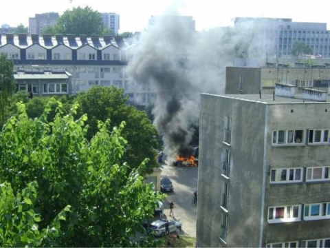 Samochód stanął w ogniu na Strzegomskiej we Wrocławiu [FOTO] - 0