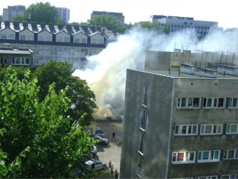 Samochód stanął w ogniu na Strzegomskiej we Wrocławiu [FOTO] - 1