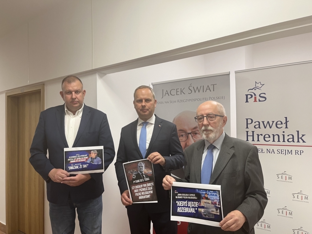 Politycy Prawa i Sprawiedliwości stawiają Platformie Obywatelskiej pytania o bezpieczeństwo Polski - fot. Joanna Jaros