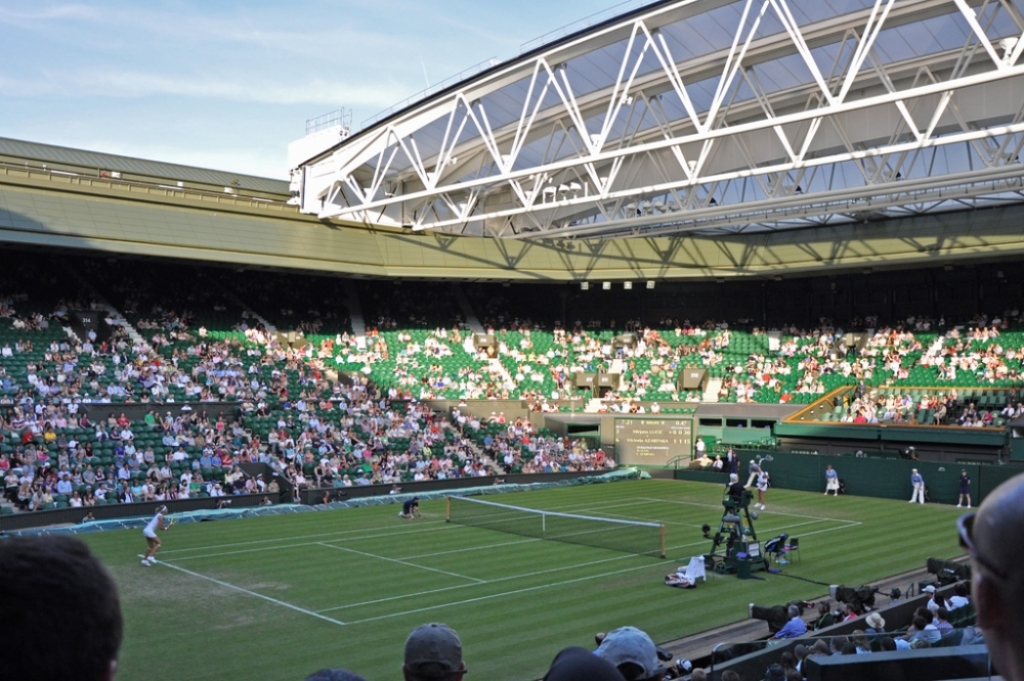 Wimbledon czas zacząć. Pierwszego dnia zagrają Hurkacz, Świątek i Linette - fot. Wikipedia/Albert Lee - Photo/CC BY-SA 4.0