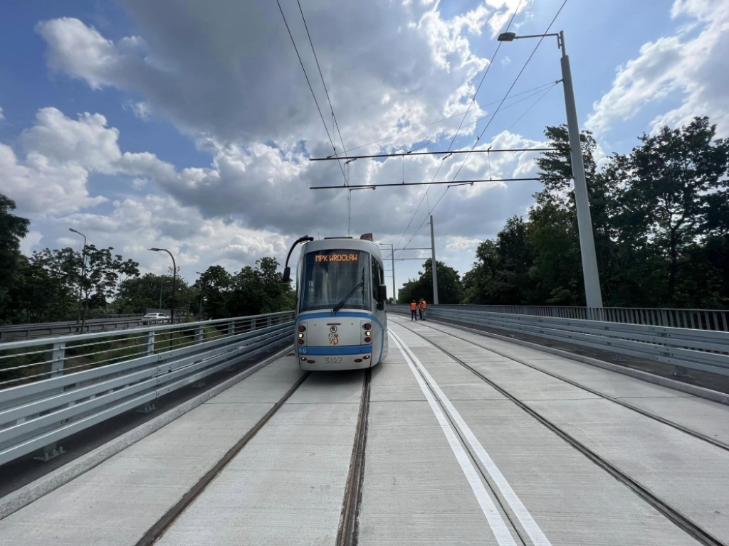 Testy na Trasie Autobusowo-Tramwajowej - fot. Wrocławskie Inwestycje / Facebook