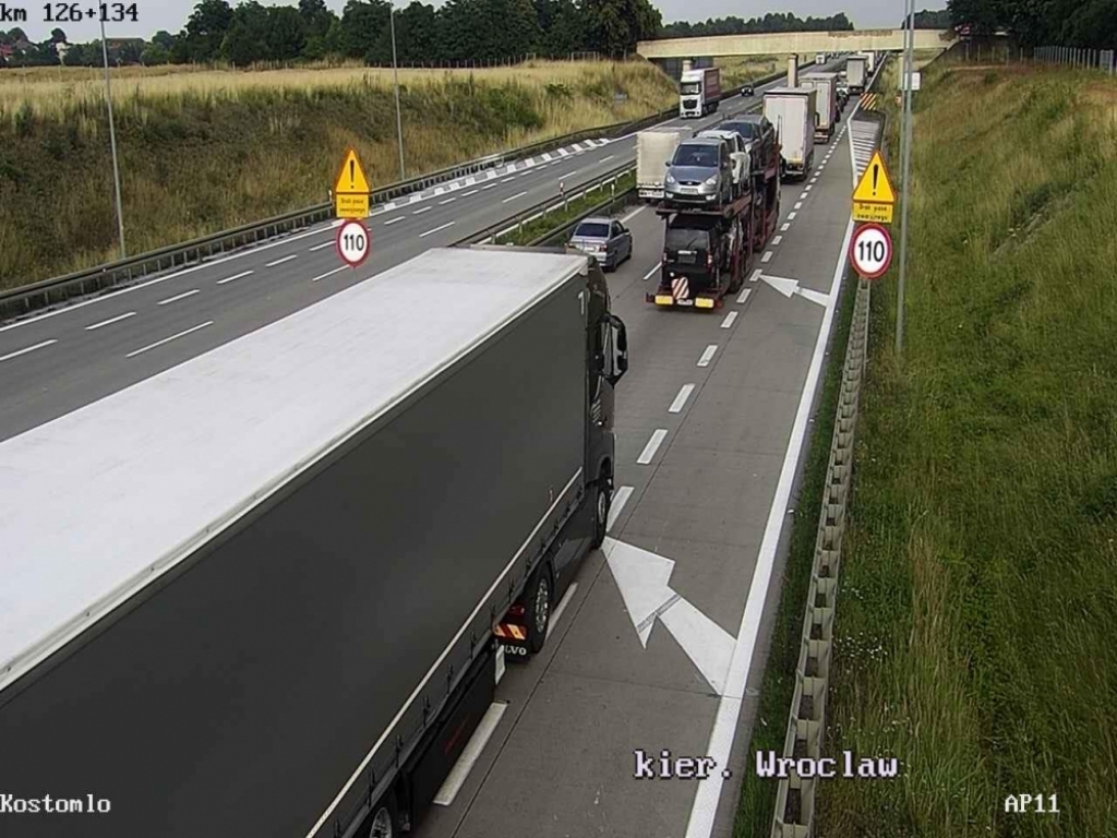 Seria wypadków na A4 - są utrudnienia - fot. screen https://www.traxelektronik.pl/