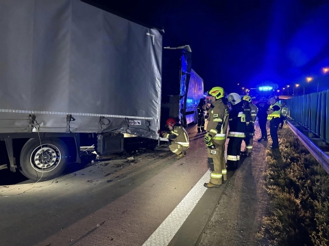 Nie ma już utrudnień po zderzeniu dwóch ciężarówek na A4 - 2