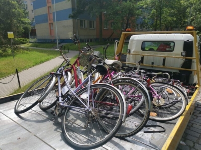 Wrocławska Straż Miejska usuwa wraki rowerów