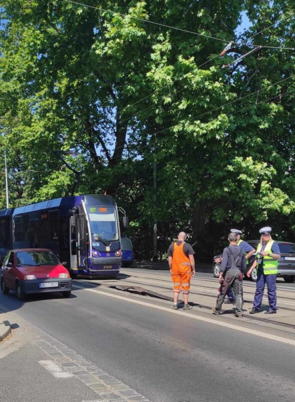 Wrocławskie torowisko przegrywa z upałem. Tramwaje jadą objazdami - fot. użyczone