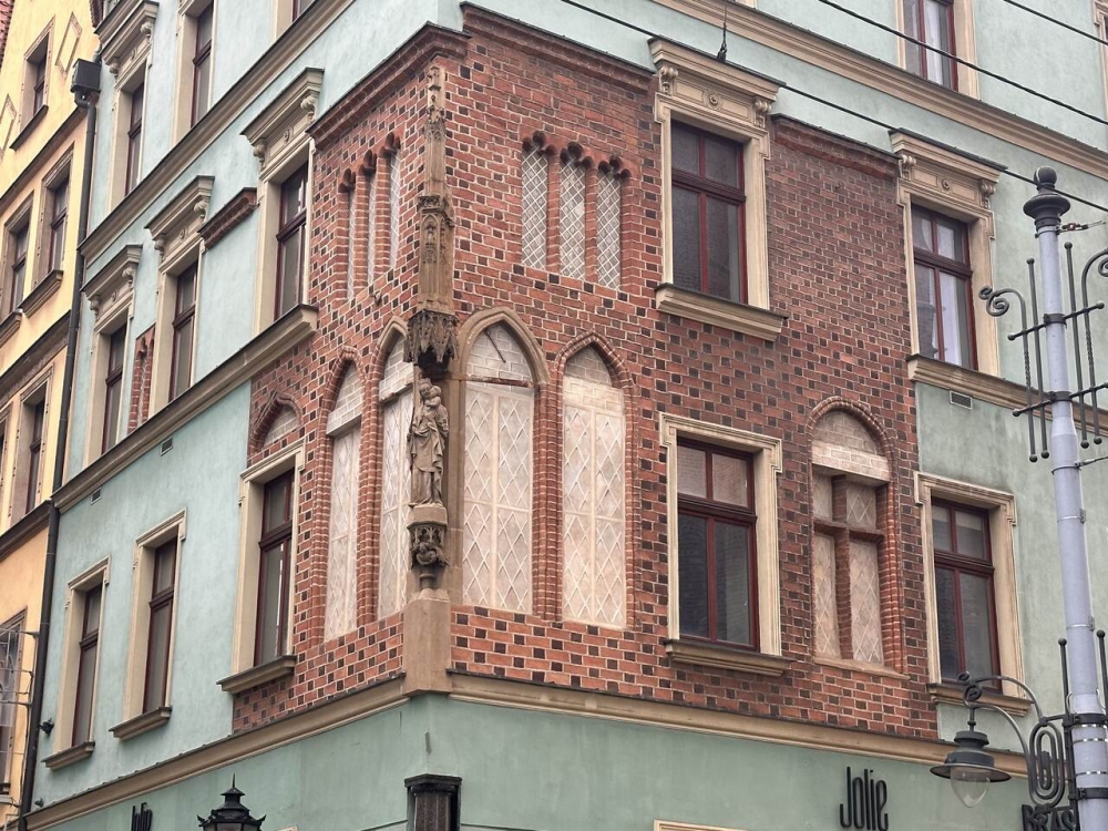 Licytacja zabytkowej kamienicy. Dom Pod Złotą Marią sprzedany za 14 mln złotych - fot. J. Dworzecki