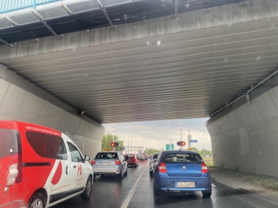 Uszkodzone rogatki na przejeździe kolejowym na Buforowej we Wrocławiu