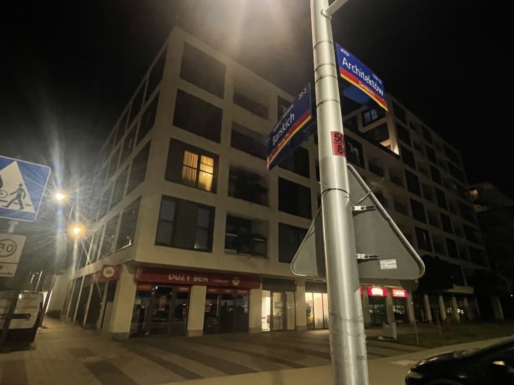 Bandycki napad na wrocławskim osiedlu? Nieznani sprawcy strzelali do mężczyzny - fot. Kuba Dworzecki