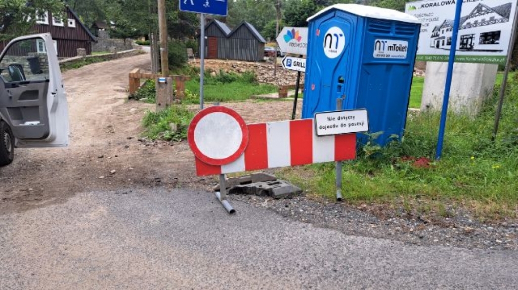 Problem z wywozem odpadów przez... remont drogi - fot. Piotr Słowiński