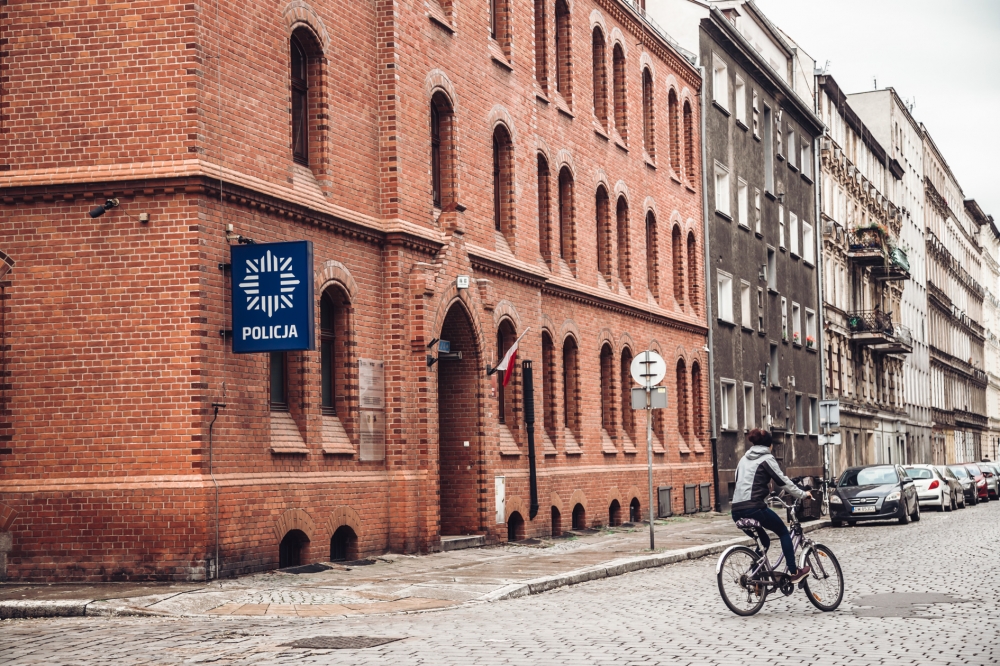 Młodzi i… oszukani. Dolnośląska policja ostrzega - fot:  archiwum Radia Wrocław